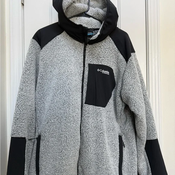 Columbia Titanium Arctic Gray and Black Fleece Jacket - Picture 1 of 3